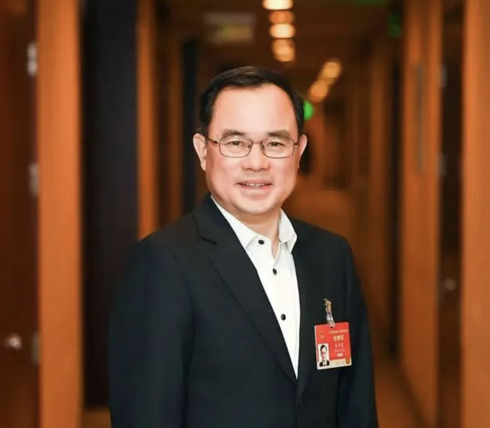 全国人大代表、长安汽车党委书记朱华荣：建议主流燃油车消费税改革、保障新能源汽车健康协同发展