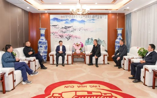 汾阳市委、市政府赴汾酒开展慰问，袁清茂：将在做好主责主业基础上，带动周边产业发展，积极履行社会责任