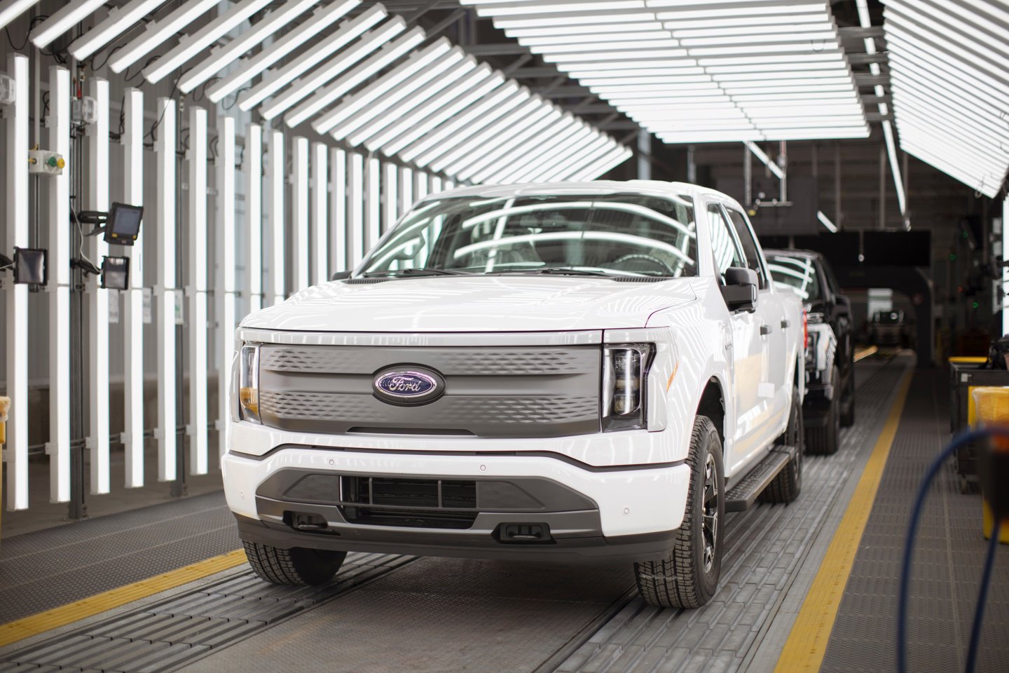 福特 F-150 Lightning 电动皮卡车 11 月销售近 4400 辆，同比增超 100%