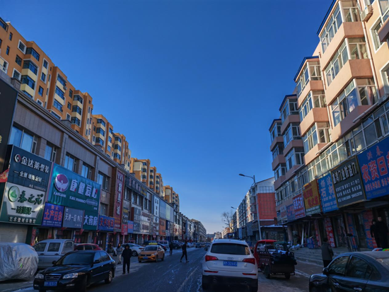 黑龙江一棚改小区9年成危楼，住建纪委等部门介入丨深度